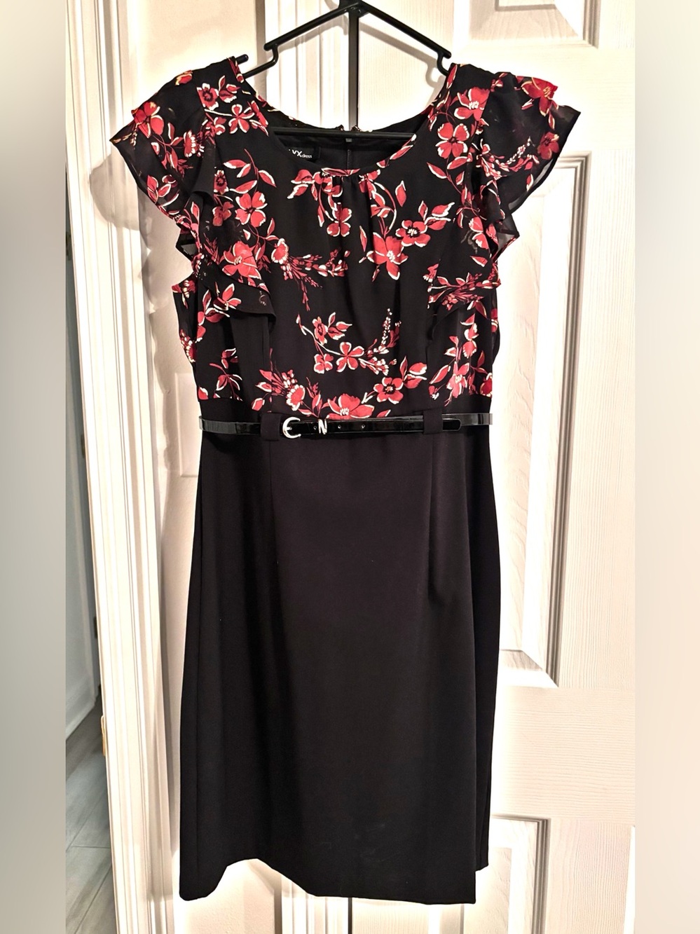 Floral Black & Red Flutter Sleeve Belted Women's Dress, size 6